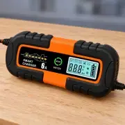 Smart Charger на дерев’яній робочій поверхні