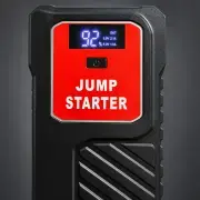Крупний план панелі Jump Starter з цифровим індикатором і кнопкою
