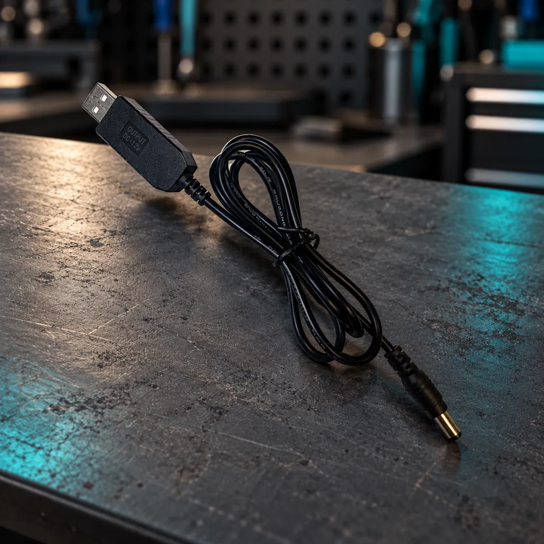 Кабель живлення для роутера USB 5 В → DC 12 В, 5,5×2,1 мм — товар у студійній композиції