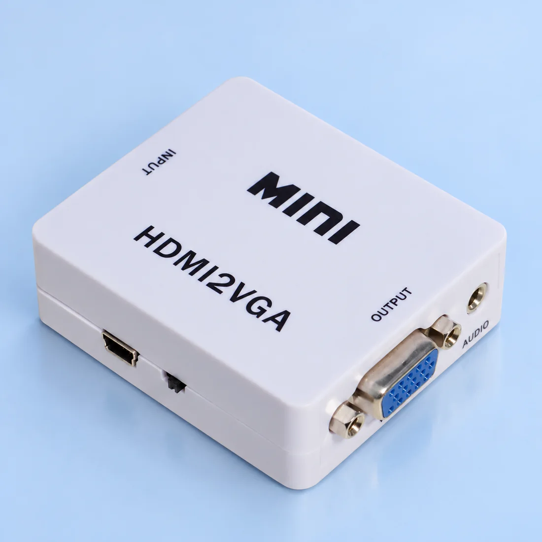 Перетворювач MINI HDMI2VGA: HDMI → VGA з аудіовиходом 3,5 мм — товар у студійній композиції