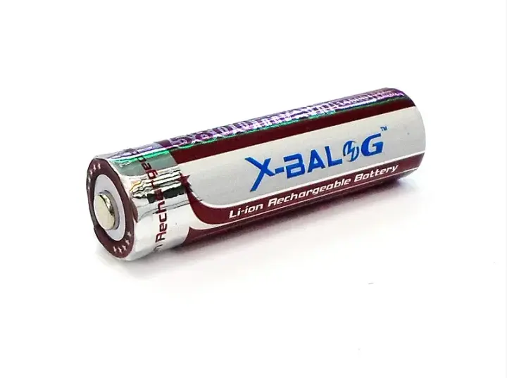 Один акумулятор X-BALOG 18650 Li-ion на білому тлі