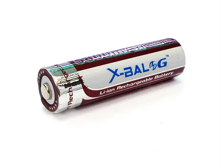 Один акумулятор X-BALOG 18650 Li-ion на білому тлі