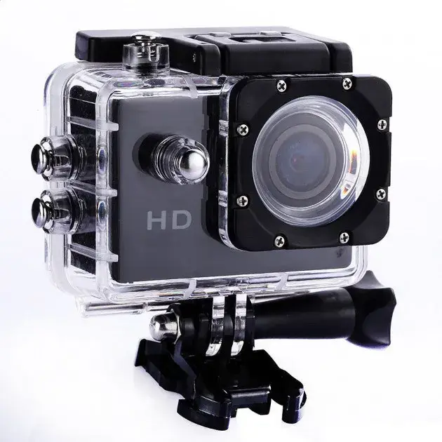 Екшн-камера D600 у прозорому захисному боксі на білому тлі