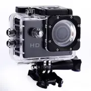 Екшн-камера D600 у прозорому захисному боксі на білому тлі
