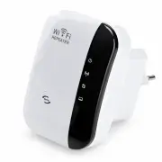 Біло-чорний Wi-Fi репітер із вбудованою вилкою на білому тлі